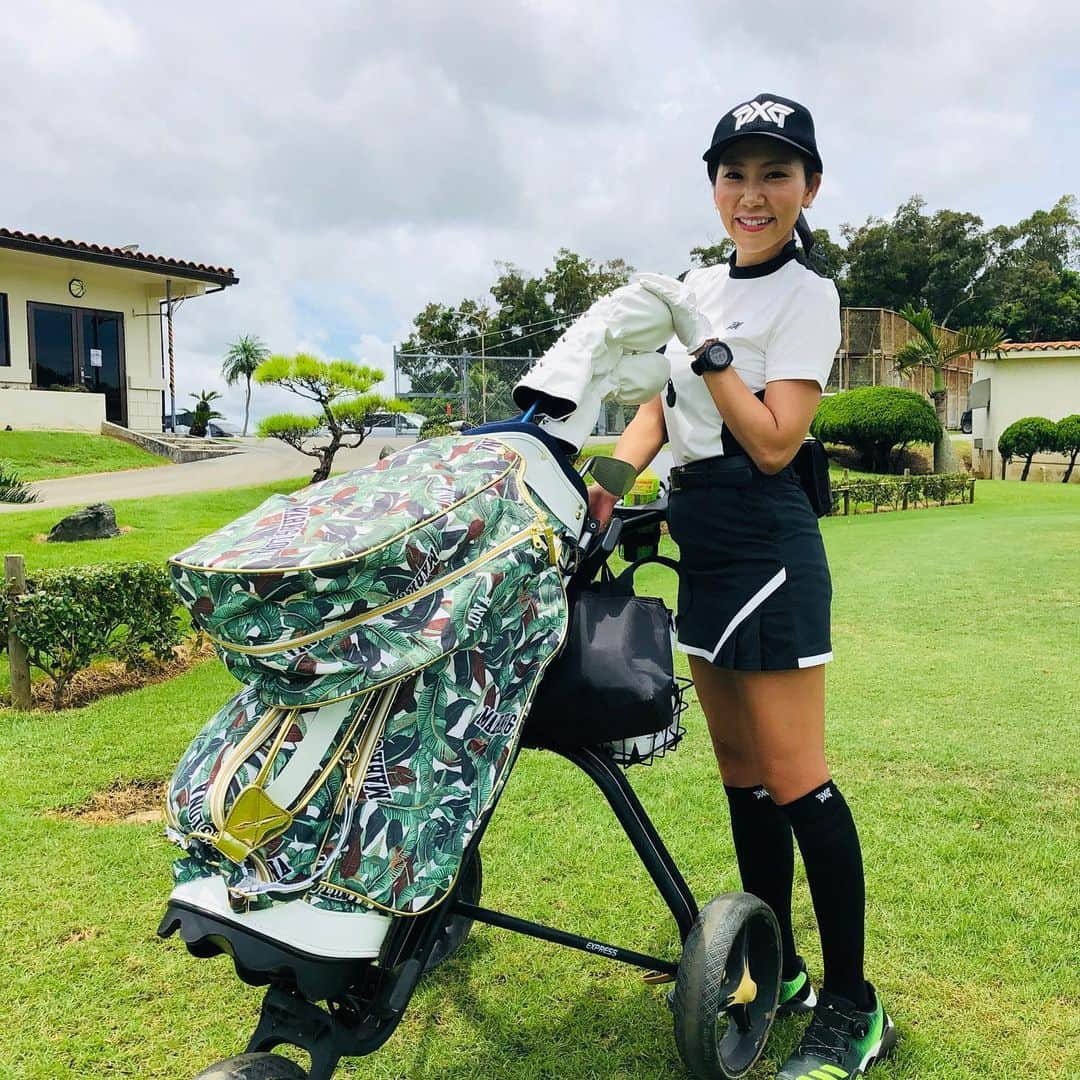 呉屋ありささんのインスタグラム写真 - (呉屋ありさInstagram)「. 先日の沖縄GOLF女子会〜⛳ . SNSを通して初めましての方もたくさんいて嬉す❤️ . 皆んながゴルフを通して楽しい時間を共有し、 これからも繋がり広がって行ける場所を作って行こう💕 . 暑い中、集まってくれたゴルフ女子のみなさんThanks🏌️‍♀️💋 . .」7月14日 12時15分 - arisa_goya