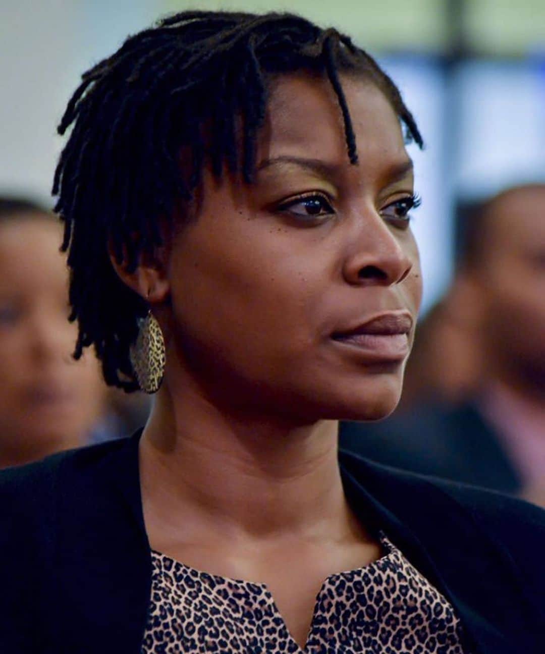 ミッキー・サムナーのインスタグラム：「Repost from @nationalbailout • Today is the 5th anniversary of Sandra Bland’s death. She was incarcerated after a traffic stop and held because she couldn’t afford to buy her freedom. To honor her, we must work to #EndMoneyBailANDPretrialDetention everywhere as an abolitionist tactic.   ACTION: link in my bio to donate to @nationalbailout   #SayHerName #SandraBland #endmoneybail #endpretrialdetention」
