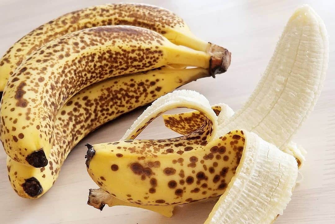 石関友梨さんのインスタグラム写真 - (石関友梨Instagram)「超絶食べ頃♥♥♥ぐんまちゃんバナナ🍌  小ぶりだけど すんげぇうんまいっ  #バナナ #食べ頃 #ぐんまちゃん #ぐんまちゃんバナナ #とろける #あまい #群馬弁 #フィリピンバナナ」7月14日 12時29分 - yurimorico