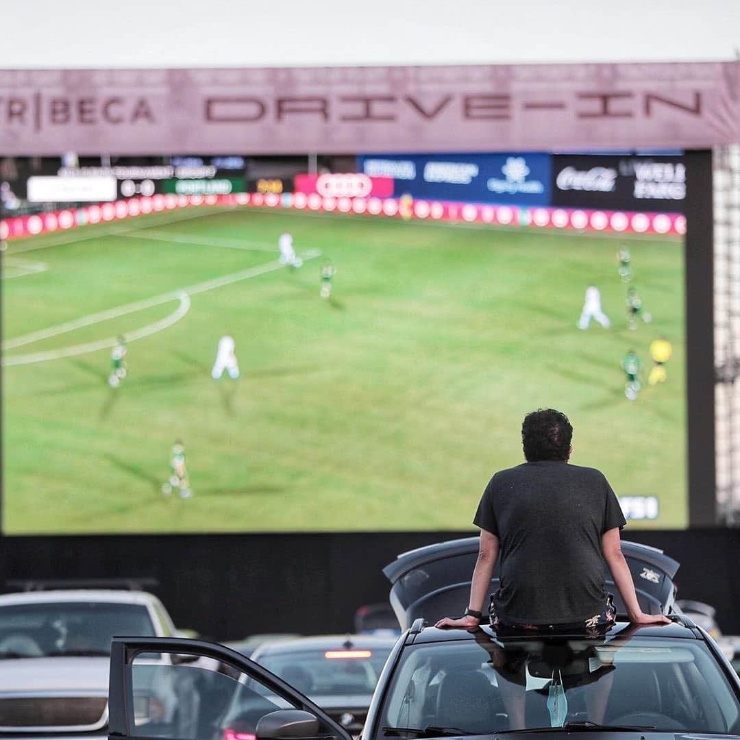 Major League Soccerさんのインスタグラム写真 - (Major League SoccerInstagram)「Drive-in ⚽️ at the Rose Bowl.  📷: @lagalaxy」7月14日 12時33分 - mls