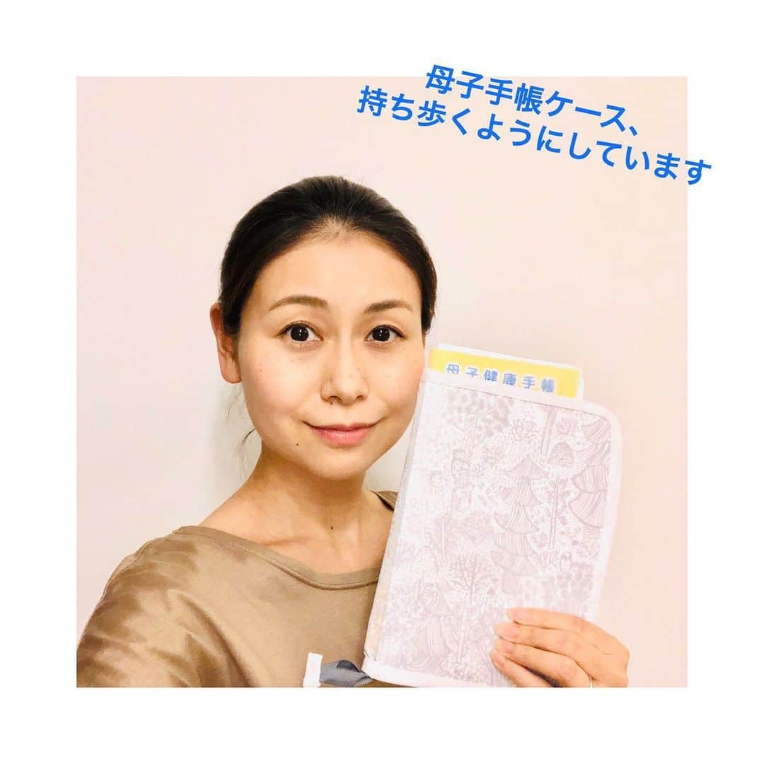 フジテレビアナウンサーさんのインスタグラム写真 - (フジテレビアナウンサーInstagram)「＊ソナエのハナシ＊  山中章子です。 九州の豪雨災害発生から10日が経ちました。 非常時は緊張状態が続いて疲れていることに気づかず無理をしてしまうこともあります。気温も高くムシムシしますので、熱中症などにも気をつけてくださいね。  毎年、◯◯年に一度と言われるような災害が発生し、大きな被害が出ています。 避難グッズは定期的に見直すことが大切です。 自分が避難生活をするとしたら、今何が必要か想像してみましょう。  赤ちゃんがいる場合は、ミルクやおむつなどの準備はもちろん、避難袋は両手が空くリュックにするのがオススメです。また、母子手帳やお薬手帳もすぐにわかる場所に置いておくといいですね。今妊娠中の私も母子手帳はいつも持ち歩いています。  高齢者の方や持病のある方は、今飲んでいる薬のほか、病歴を紙に書いて用意したり、自分で持って避難できなくても、誰かに持ってきてもらえるように、降りたたみの杖や椅子を玄関先に置いておくといいかもしれません。  ハザードマップを確認し、実際に避難経路を歩いてみることもお忘れなく！  #ソナエのハナシ #フジテレビアナウンサー #山中章子 #防災士 #避難グッズ見直し  今回の大雨による被害を受けて、フジネットワークサザエさん募金では、被害にあわれた方々の支援のため、義援金を募集しています。 寄せられたご寄付は、日本赤十字社を通じて被災者に送られます。詳しい振込先は…👆⌒  #フジネットワークサザエさん募金 #令和2年7月豪雨 #皆さまのご支援をどうぞよろしくお願いいたします」7月14日 12時51分 - fujitv_announcer