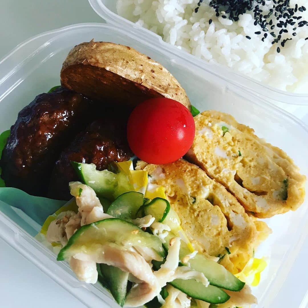 吉岡美穂さんのインスタグラム写真 - (吉岡美穂Instagram)「ハンバーグ弁当 卵焼きに穴が、、、、😂  #中学生男子弁当 #タッパー弁当 #ハンバーグ弁当」7月14日 13時00分 - miho_yoshioka_18