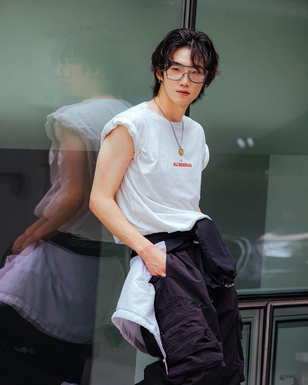가로수길 , Seoulのインスタグラム：「Street Fashion Style  Thx @lapizsensible 🔥 선그리 핫해핫해」
