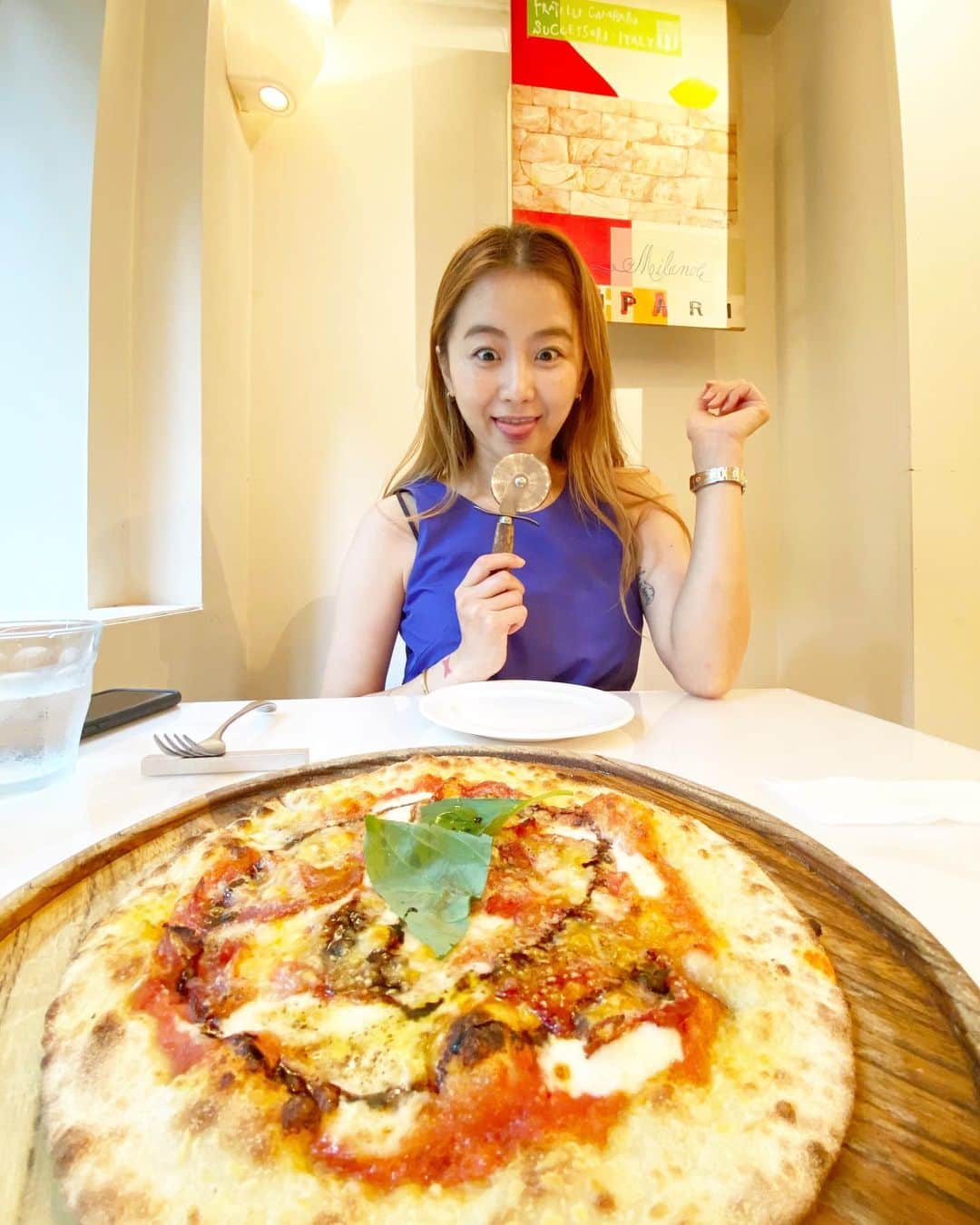 大田明奈さんのインスタグラム写真 - (大田明奈Instagram)「ぶーちゃんピザを食べる🍕 #もうデブなんて言わせない #これは過去の #現在減量中」7月14日 13時05分 - moreakee