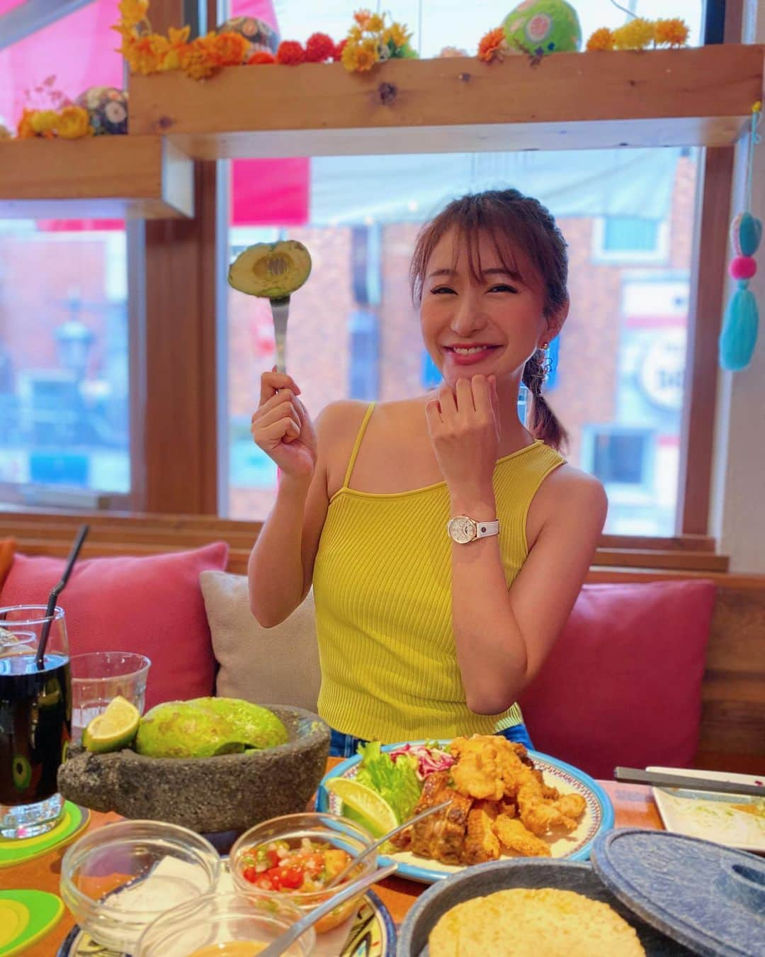 中村江莉香さんのインスタグラム写真 - (中村江莉香Instagram)「#マシソヨ 😋🥑#アボカドコース 🥑 なんと#アボカド食べ放題🥑  最高すぎる‼︎笑🤣✨おかわり何度も出来る幸せ...🥑💚🥑💚 お店は窓も開いていて除菌も徹底されていましたよ😌🤲‼︎店内がとても可愛くて素敵な時間を過ごせました🥑😋🌈 #tacos🌮 が好きすぎて美味しすぎた😋 ピリ辛もさいこーう❤️ ・ #打ち合わせランチ #遅めのランチ #お腹いっぱい #食べ放題ランチ #アボカド好きと繋がりたい #アボカド専門店 #女の子の好きなもの #アボカドカフェ #三密を避けて #飲食店を応援しよう #除菌対策 #女子会 #お気に入りカフェ #メキシカンダイニングアボカド #食べる美容液 #アボカド #オシャカフェ #可愛いお店 #三つ編みポニー #三つ編みポニーテール #ヘアアレンジ #AVOCADO #PR #インフルエンサー #食べグラム #インスタグラマー」7月14日 13時09分 - erica_nakamura