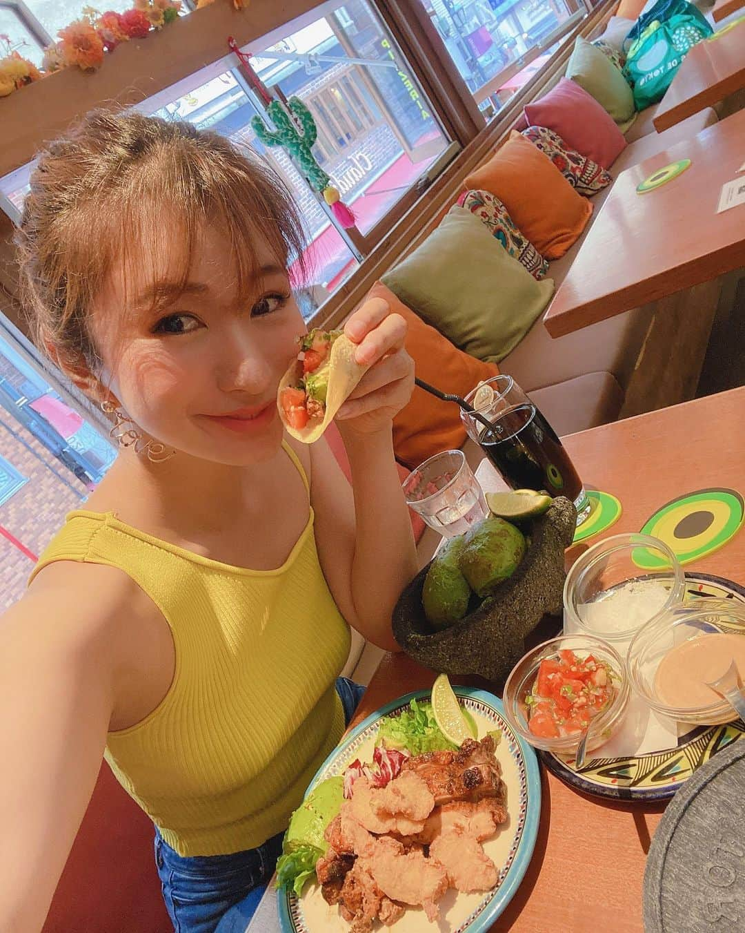 中村江莉香さんのインスタグラム写真 - (中村江莉香Instagram)「#マシソヨ 😋🥑#アボカドコース 🥑 なんと#アボカド食べ放題🥑  最高すぎる‼︎笑🤣✨おかわり何度も出来る幸せ...🥑💚🥑💚 お店は窓も開いていて除菌も徹底されていましたよ😌🤲‼︎店内がとても可愛くて素敵な時間を過ごせました🥑😋🌈 #tacos🌮 が好きすぎて美味しすぎた😋 ピリ辛もさいこーう❤️ ・ #打ち合わせランチ #遅めのランチ #お腹いっぱい #食べ放題ランチ #アボカド好きと繋がりたい #アボカド専門店 #女の子の好きなもの #アボカドカフェ #三密を避けて #飲食店を応援しよう #除菌対策 #女子会 #お気に入りカフェ #メキシカンダイニングアボカド #食べる美容液 #アボカド #オシャカフェ #可愛いお店 #三つ編みポニー #三つ編みポニーテール #ヘアアレンジ #AVOCADO #PR #インフルエンサー #食べグラム #インスタグラマー」7月14日 13時09分 - erica_nakamura