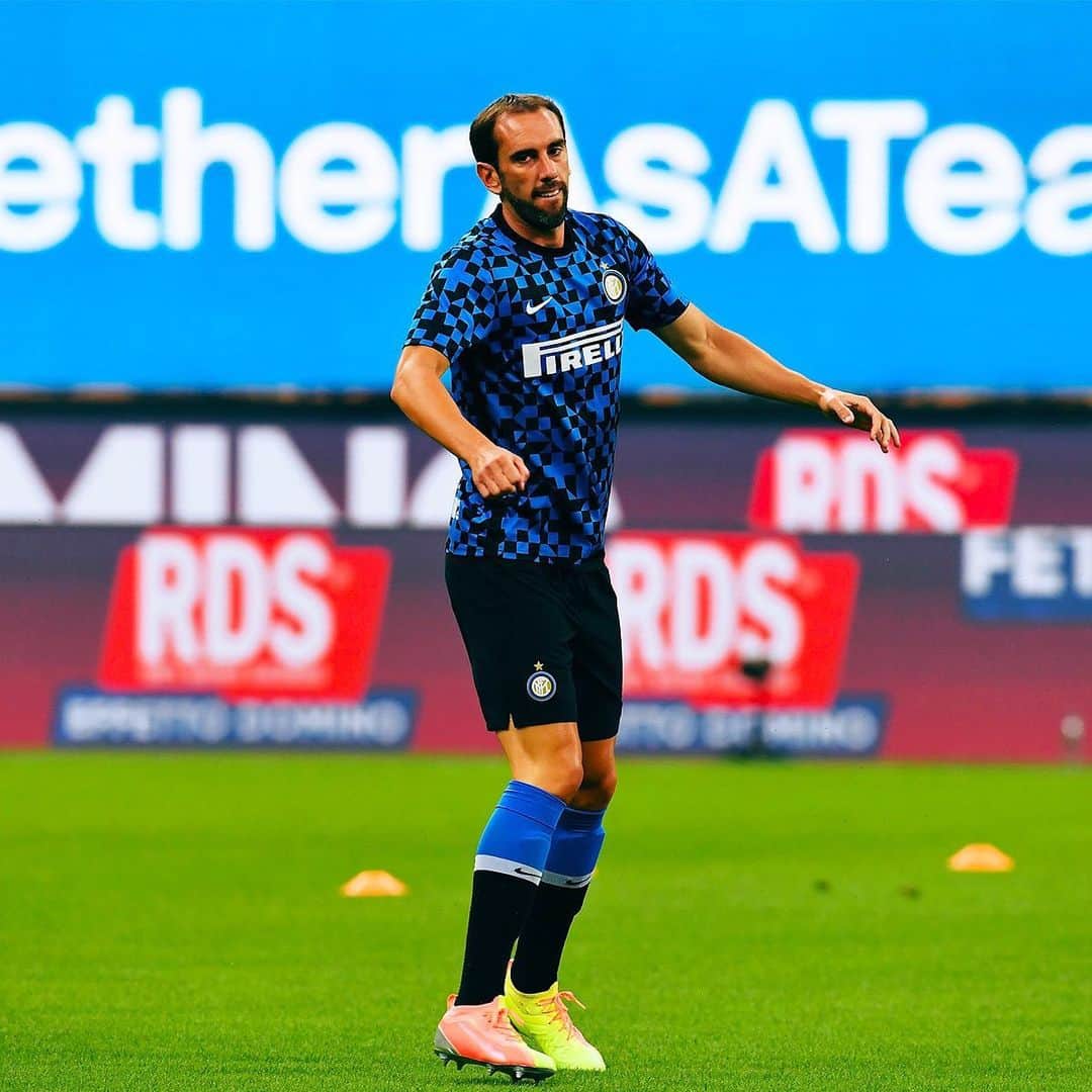 インテルナツィオナーレ・ミラノさんのインスタグラム写真 - (インテルナツィオナーレ・ミラノInstagram)「WARMING UP 🔥💪🏼 #Inter #ForzaInter #InterTorino #SerieA #Football」7月14日 4時28分 - inter