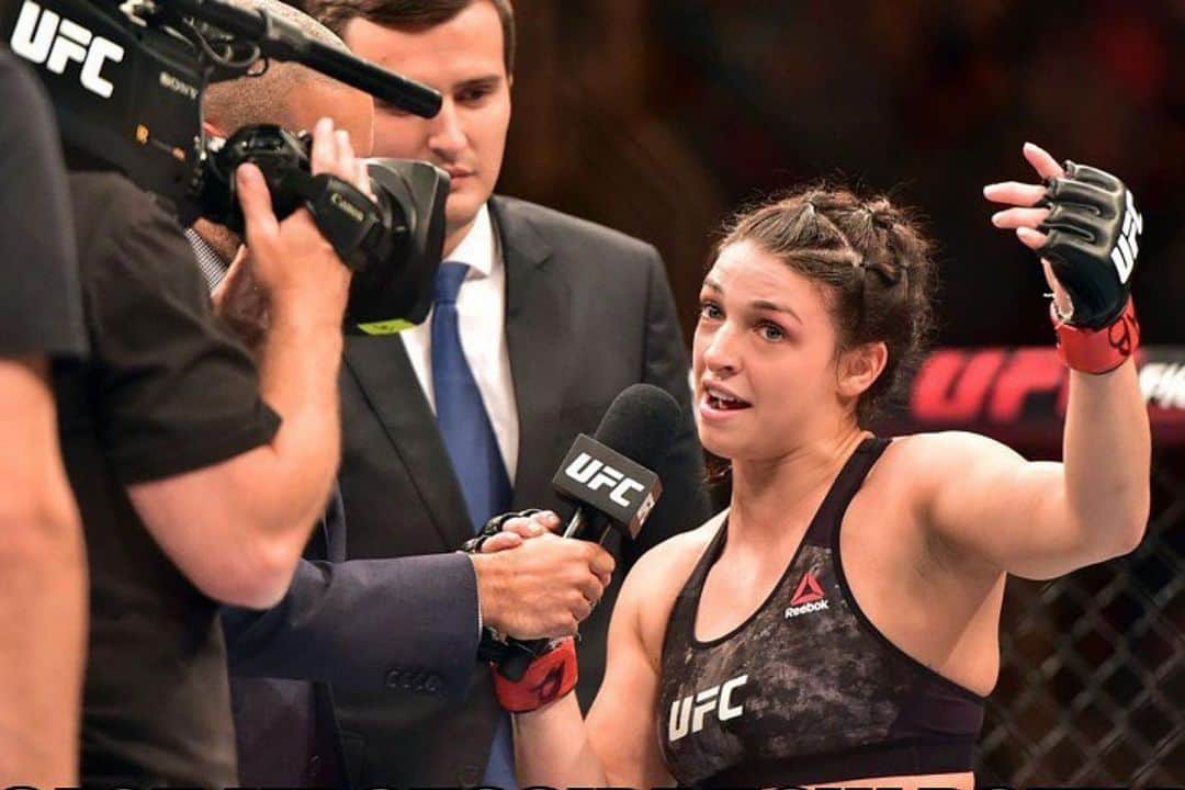 のインスタグラム：「Heyyyy show me the moneyyyy 🎶!! 💰💰💰focused on another 50k bonus! Woohoo!  9 weeks out! #ufc253」