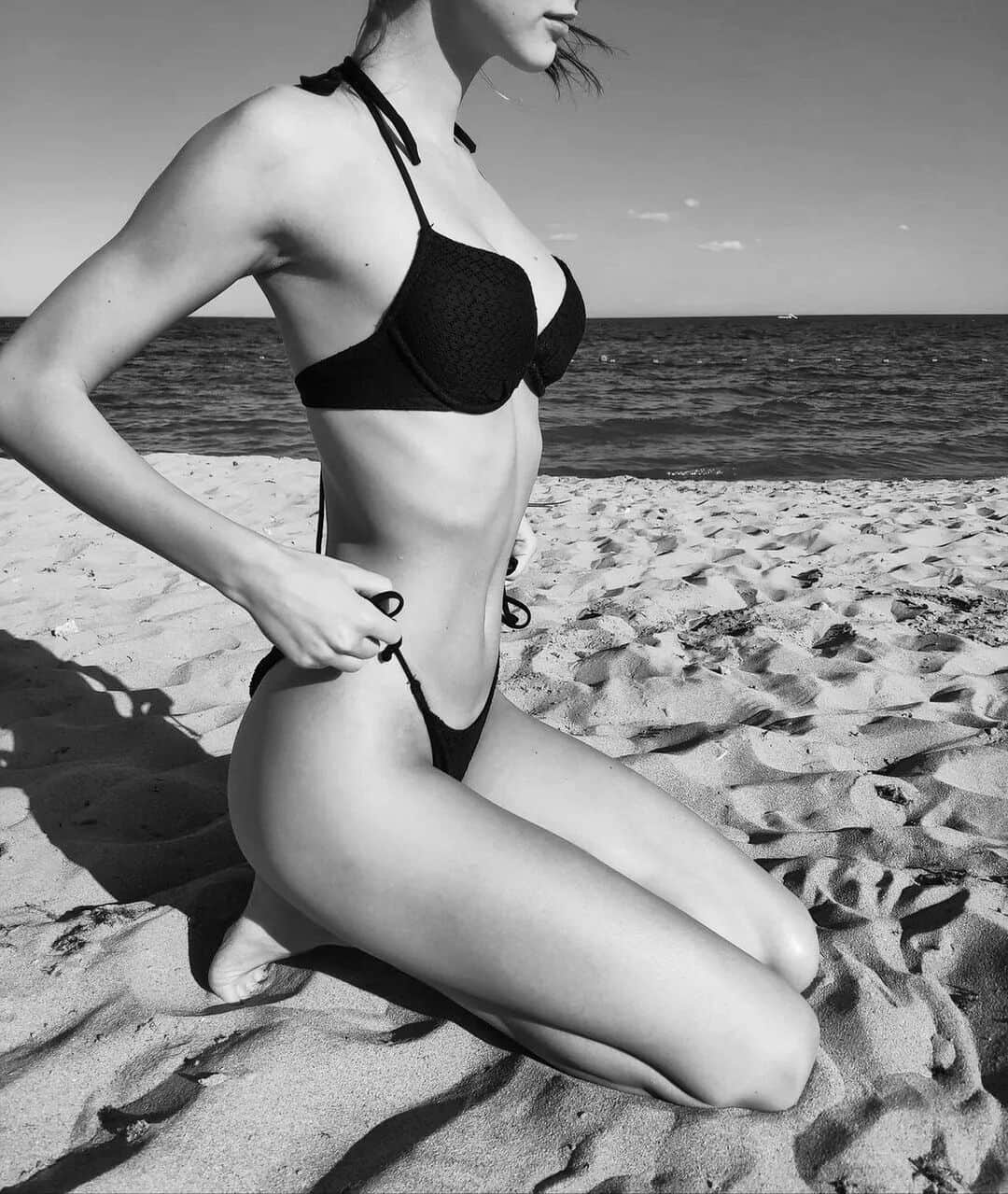 Veronika Rudychevaのインスタグラム：「🖤🤍」