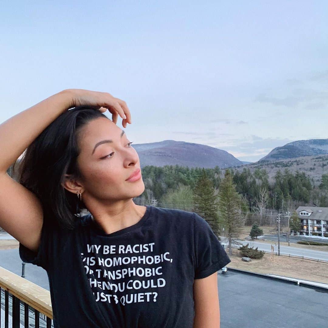ジョーディン・テイラーのインスタグラム：「Why be racist, sexist, homophobic or transphobic when you can just be QUIET? Karenavirus numbers are at an all time high. 🤫」