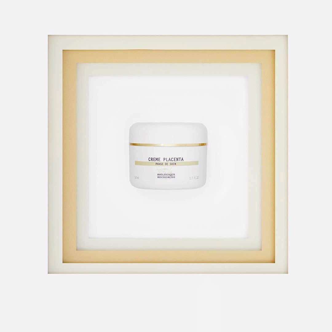 Biologique Recherche USAさんのインスタグラム写真 - (Biologique Recherche USAInstagram)「Start the week in great skin with our Crème Placenta. Intensely regenerating, this face cream was specially designed for Skin Instants suffering from acne scars. Crème Placenta visibly reduces any marks, improves the cutaneous microrelief and restores complexion’s vitality. The skin is revitalized, unified and renewed. • • • #BiologiqueRecherche #FollowYourSkinInstant #BuildingBetterSkin #HomeSkinInstant #wellnesswithbr #skin #skincare #monday #greatskin #treatyourskin #cremeplacenta #acne #acnescars #acnemarks #soothe #unify #mondayskincare」7月14日 5時06分 - biologique_recherche_usa