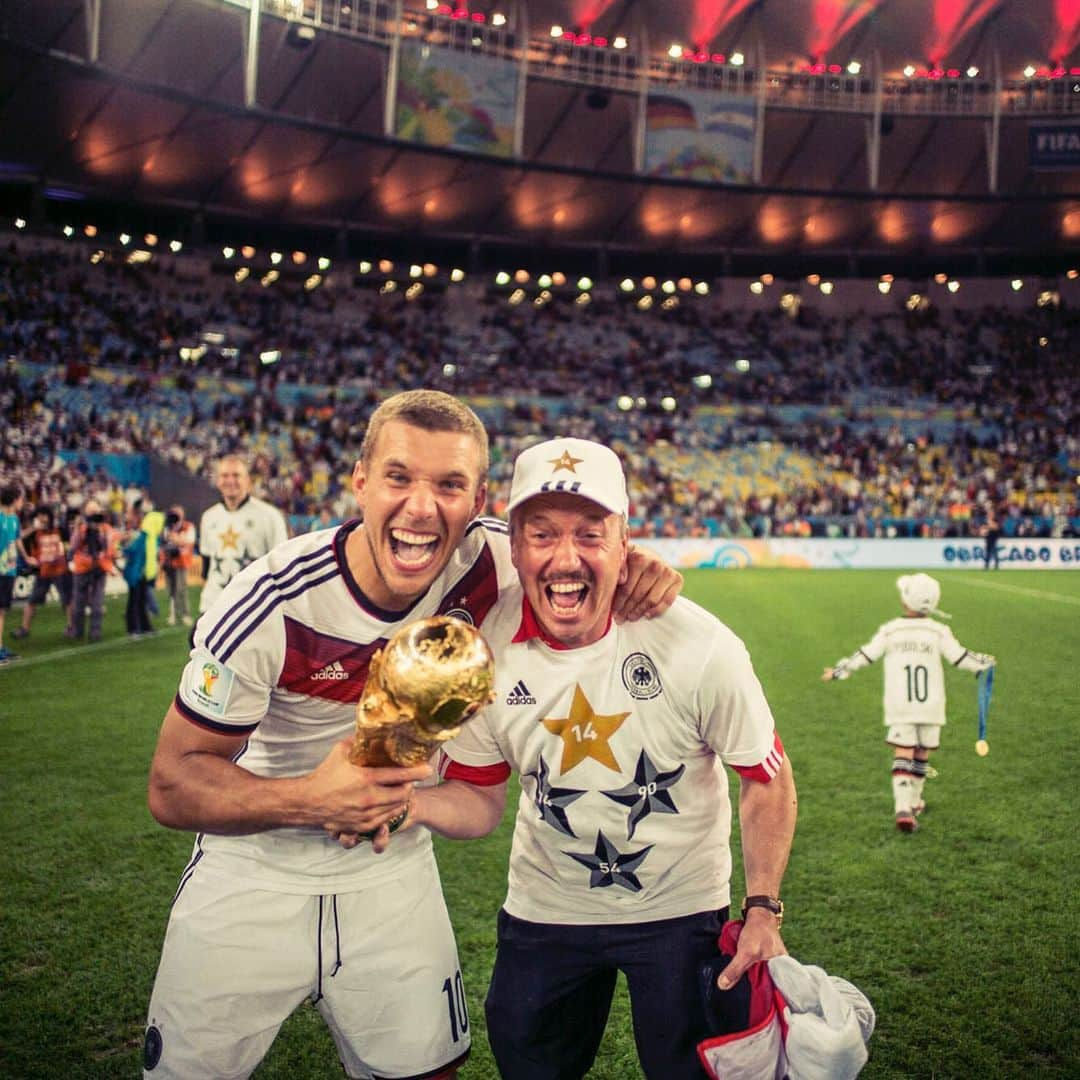 ルーカス・ポドルスキさんのインスタグラム写真 - (ルーカス・ポドルスキInstagram)「6 years ago... Our best night ever 🌟🏆🥇 #worldchampion #LP10 #rio #brazil」7月14日 5時06分 - lukaspodolski