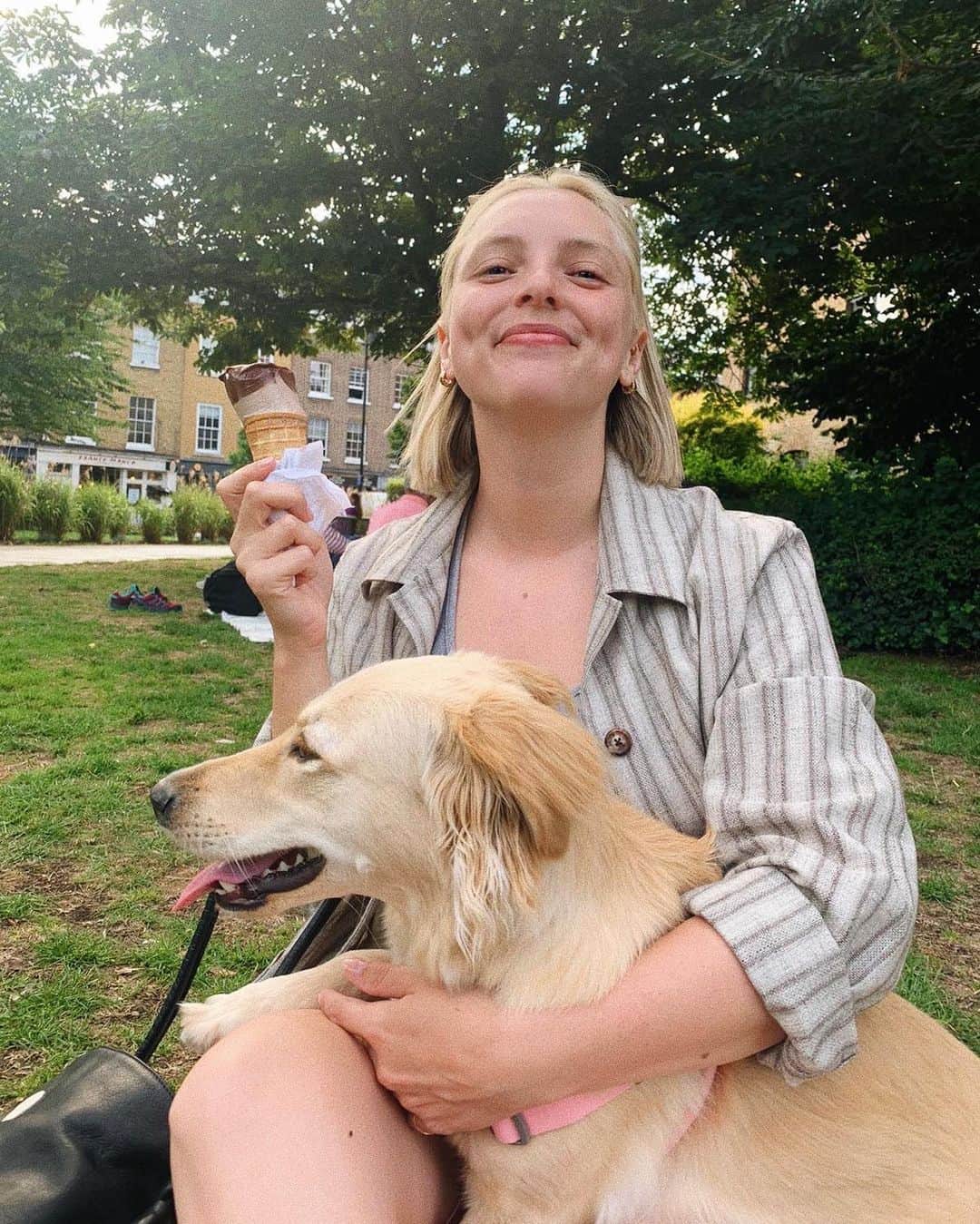 Estée Lalondeのインスタグラム：「hi 🥰」