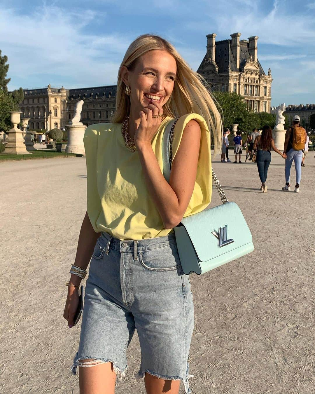 レオニー・ハンネさんのインスタグラム写真 - (レオニー・ハンネInstagram)「Paris makes me happy 🦋 Anzeige/Tag Some favorite moments from yesterday’s dinner picnic, no filter no nothing - Just happy moments. 🤍 #paris #louisvuitton」7月14日 5時26分 - leoniehanne