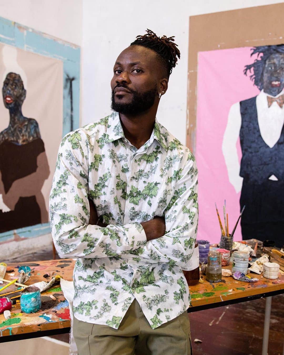 Vogueさんのインスタグラム写真 - (VogueInstagram)「Meet @amoakoboafo, a Ghanaian artist @mrkimjones first encountered while showing his pre-fall collection during Art Basel in Miami, where Boafo was working as artist-in-residence at the @rubellmuseum. After being introduced by Mera Rubell herself, Jones traveled to Boafo’s studio in Accra, Ghana, where the pair began discussing how to translate the striking characters that populate his paintings into clothing.  “My experience collaborating on the @Dior collection has been mind-blowing,” says Boafo. “But in many ways, the fashion and art worlds are similar. They convey genuine messages about being, and self-worth, much of which aligns with why I create—to elevate individuals and to define oneself.”  Tap the link in our bio to read more.  Artwork by @amoakoboafo」7月14日 5時45分 - voguemagazine
