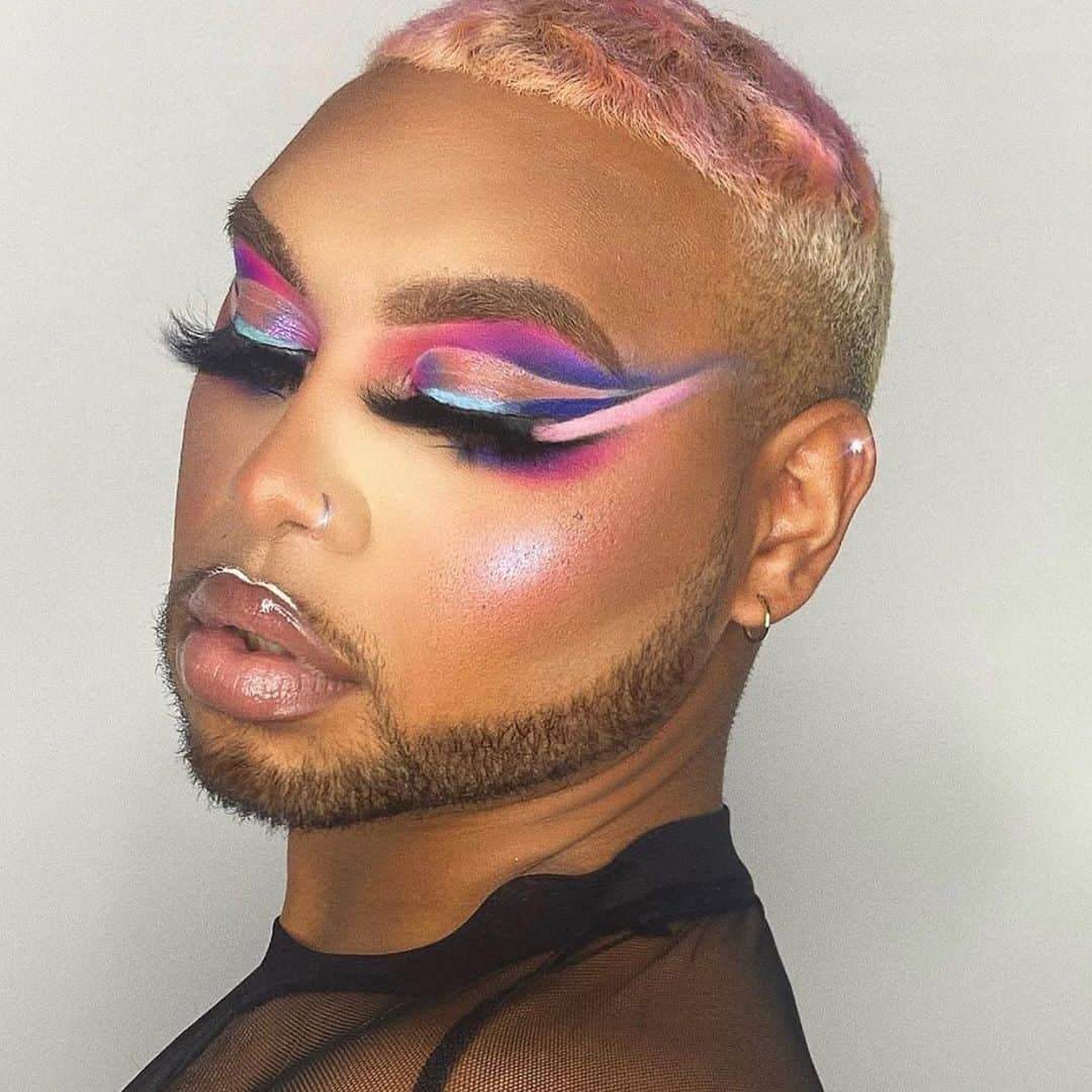 Jeffree Star Cosmeticsさんのインスタグラム写真 - (Jeffree Star CosmeticsInstagram)「Snatched & Slayed 🔥 @so.dvinemua created this sickening beat using our #bloodlust palette, #blueblood palette, #velourliquidlipstick in the shade Mannequin & #thegloss in the shade Sorcery 💦 #jeffreestarcosmetics」7月14日 5時59分 - jeffreestarcosmetics