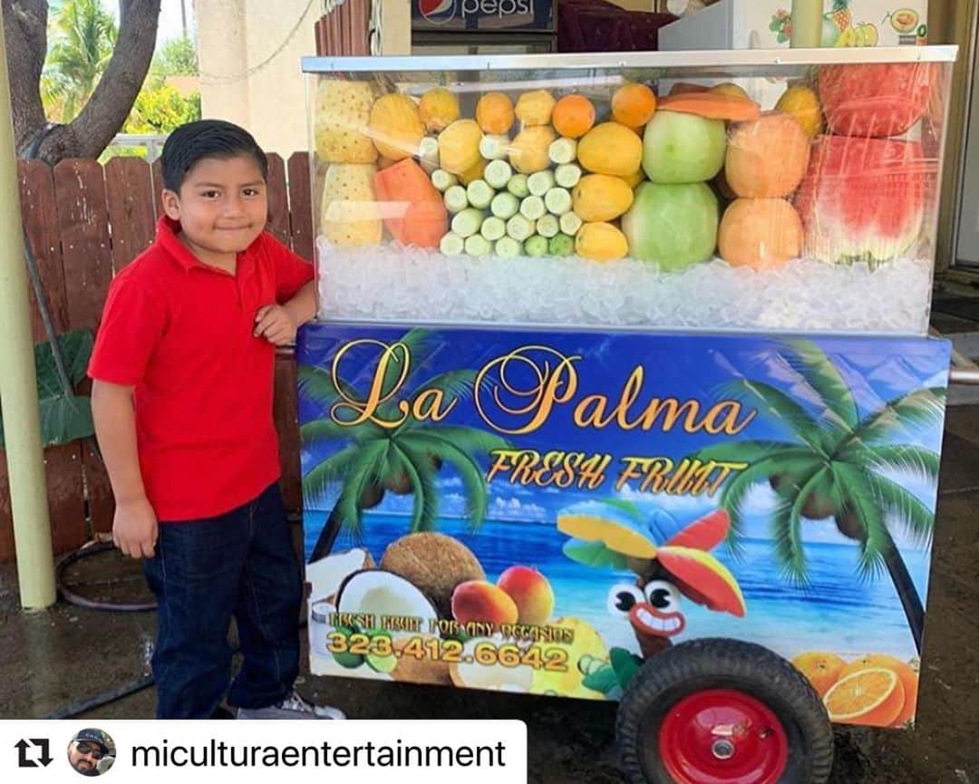 ジェシカ・バーチアーガのインスタグラム：「❤️❤️❤️❤️  #Repost @miculturaentertainment with @make_repost ・・・ Remember when you beat them or call the cops on them you’re punishing this here. These vendors no matter what color are out there hustling and putting smiles on faces. They hurt no one and their small change doesn’t compare to any big business who probably doesn’t even sell fruit which makes it a non competitor and issue. Sometimes we gotta call a spade a spade and realize #BergiesSCV who now erased their profile simply displayed nothing more but their #whiteprivilege. Had they not made the racist “ghetto” remark maybe it wouldn’t have gone so bad. None the less keep in mind they’re hustling and trying to work for theirs not just steal it or just take it for free in welfare or other us handouts. #lapalmafruitstand #santaclarita #santaclaritavalley #chingon #chingonreconizeschingon #supportlocals #unitedwestand #unity #racism #jokesonyou #stopracism」