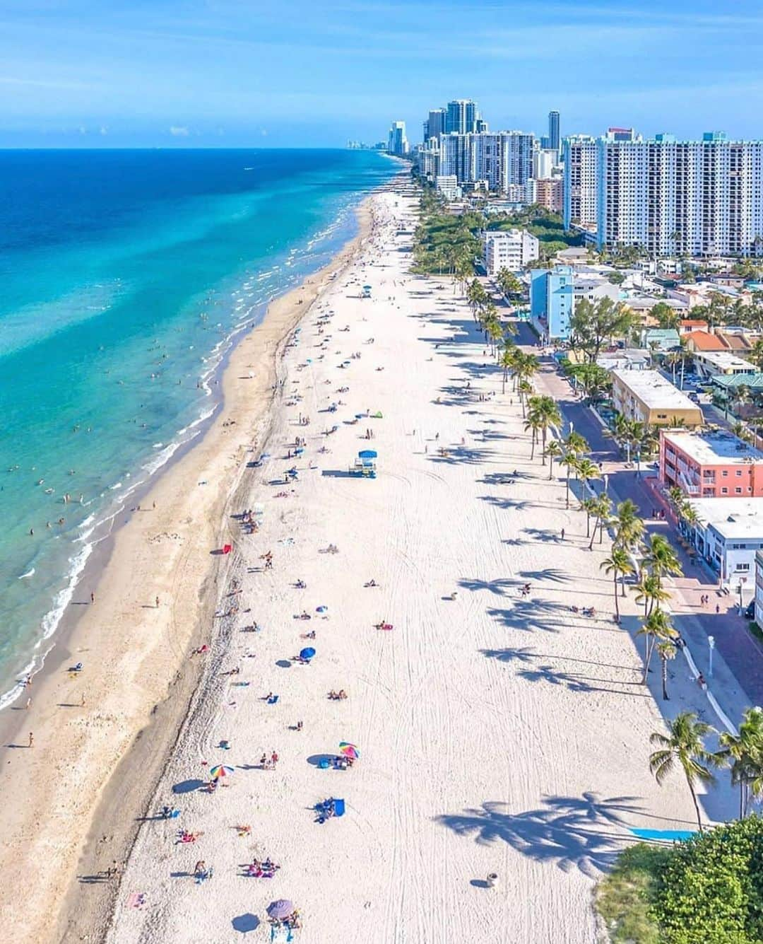 Earth Picsさんのインスタグラム写真 - (Earth PicsInstagram)「Hollywood Beach 🏝 Florida, photo by Credit @remotepilotmike」7月14日 6時54分 - earthpix