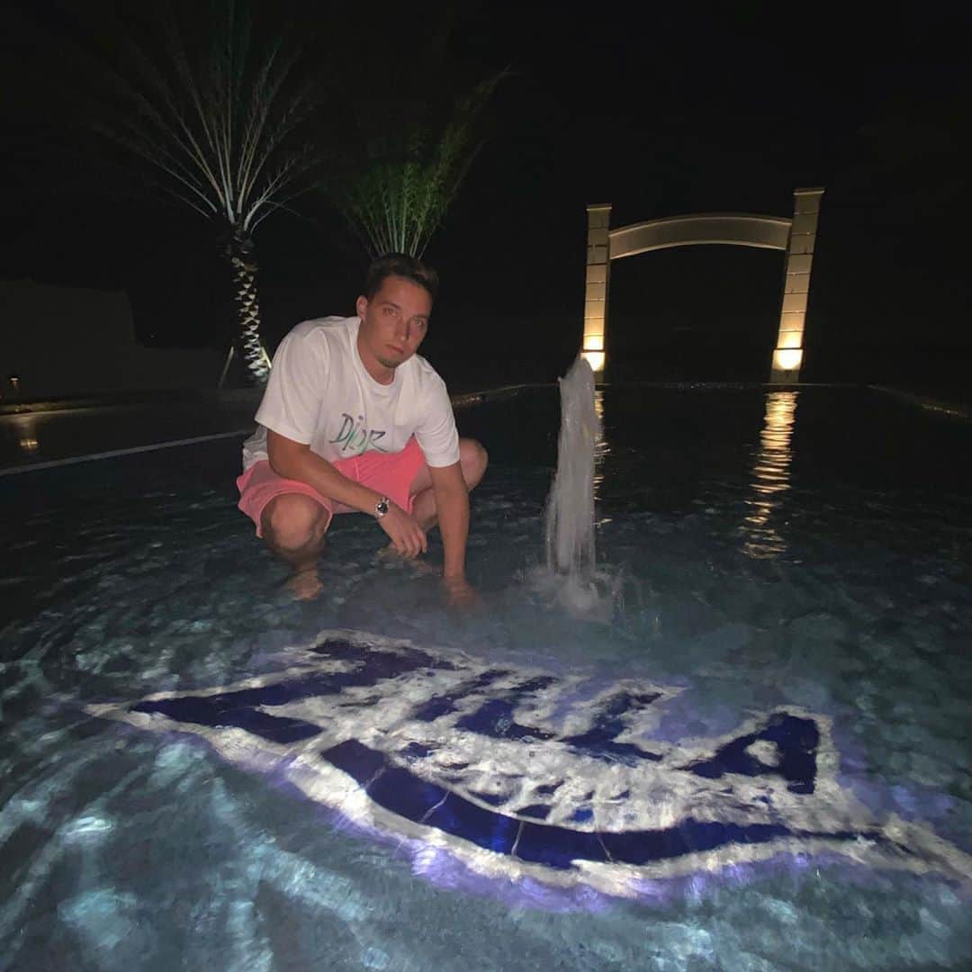 ブレイク・スネルのインスタグラム：「Dis that SPLAHHHH 💦」