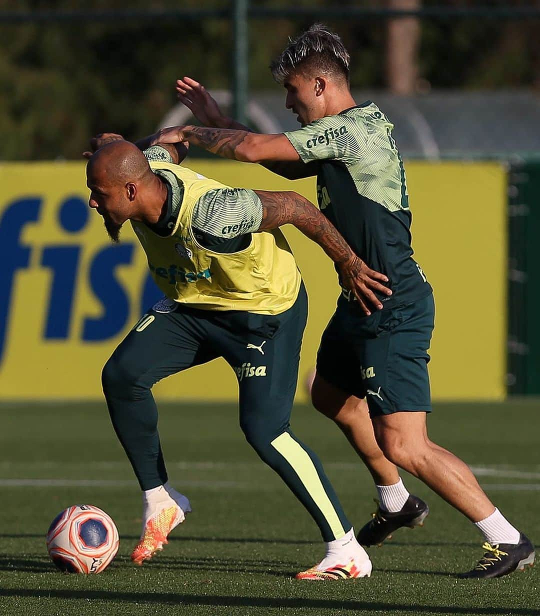 フェリペ・メロさんのインスタグラム写真 - (フェリペ・メロInstagram)「Muito trabalho graças a Deus! #ousado #treino #trabalho #gracasaDeus 🐷🦁💚🙏⚽️🇧🇷」7月14日 7時00分 - felipemelo