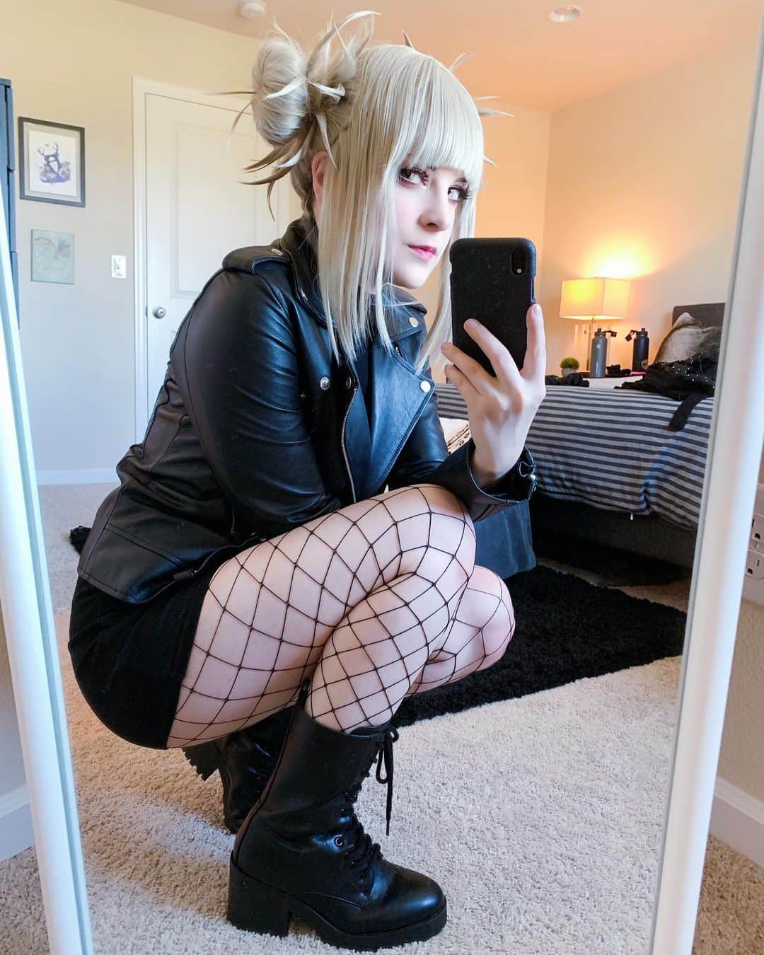 Tessaさんのインスタグラム写真 - (TessaInstagram)「Punk Toga mirror selfies, these did surprisingly well on twitter so I’m hoping for the same here!💀💉 I’ve also been working hard on new Toga gear and the progress is going along well, can’t wait til it’s all done!🥰 - - #himikotoga #himikotogacosplay #togahimiko #togahimikocosplay #bnha #bnhacosplay #bokunoheroacademia #myheroacademia #cosplay #cosplayersofinstagram」7月14日 7時09分 - hiso.neko