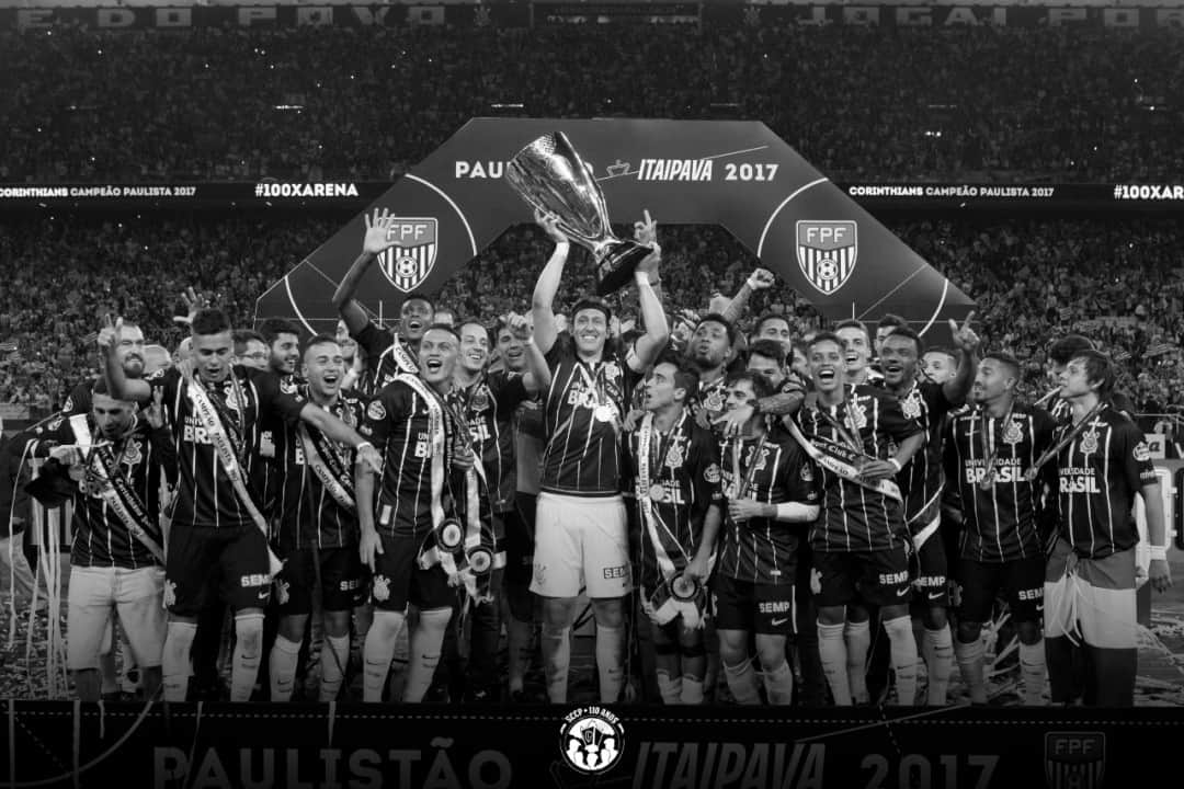 コリンチャンスさんのインスタグラム写真 - (コリンチャンスInstagram)「Campeão Paulista 2017⠀ ⠀ No Campeonato Paulista de 2017, a mística do Corinthians prevaleceu! Na primeira fase, em um derby histórico na Arena Corinthians, venceu o rival por 1 a 0, com um jogador a menos! ⠀ ⠀ Nas quartas, enfrentou o Botafogo. Em Ribeirão Preto, empatou em 0 a 0. Em Itaquera na volta, 1 a 0 Coringão! Na semi, pegou o São Paulo. 2 a 0 no Morumbi! Na Arena Corinthians, o Majestoso terminou 1 a 1 e o Timão se classificou para a Final! ⠀ ⠀ Na decisão contra a Ponte Preta em Campinas, uma aula de futebol, 3 a 0! Gols de Rodriguinho 2 vezes e Jadson! Na grande final em Itaquera, o Time do Povo empatou em 1 a 1 com a Macaca, gol de Romero, e consagrou-se Campeão Paulista pela 28ª vez! ⠀ ⠀ Festa na Arena! Salve os Campeões: Cássio, Fágner, Balbuena, Pablo e Guilherme Arana; Paulo Roberto, Camacho, Jadson, Maycon, Romero e Jô.⠀ ⠀ #Timão110 #VaiCorinthians #futebol #esporte #historia #sp #splovers #pb #fotografia #foto #clube #torcida⠀⠀ ⠀」7月14日 7時10分 - corinthians