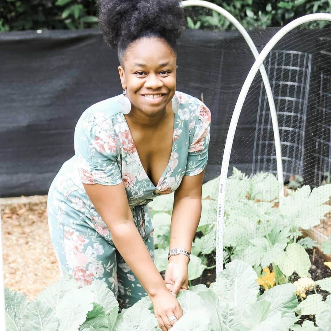 Grace Bonneyのインスタグラム：「Thank you so much for allowing me to share my love for gardening today, especially container gardening! Before I log off, I want to be sure to share some other amazing gardeners with you! All of these people primarily focus on container gardening and each offer different perspectives and views on the topic. I would love it if you would check them out as well! Thank you so much and don’t forget to swipe to see all of these amazing accounts!  Pic #2: @itscarlabethany  Pic #3: @thatthomasgarden  Pic #4: @icangrowinthat  Pic #5: @gardenchroniclez  Pic #6: @trellinthegarden   Come back on Wednesday to learn from @taminthegarden about kitchen gardens!」