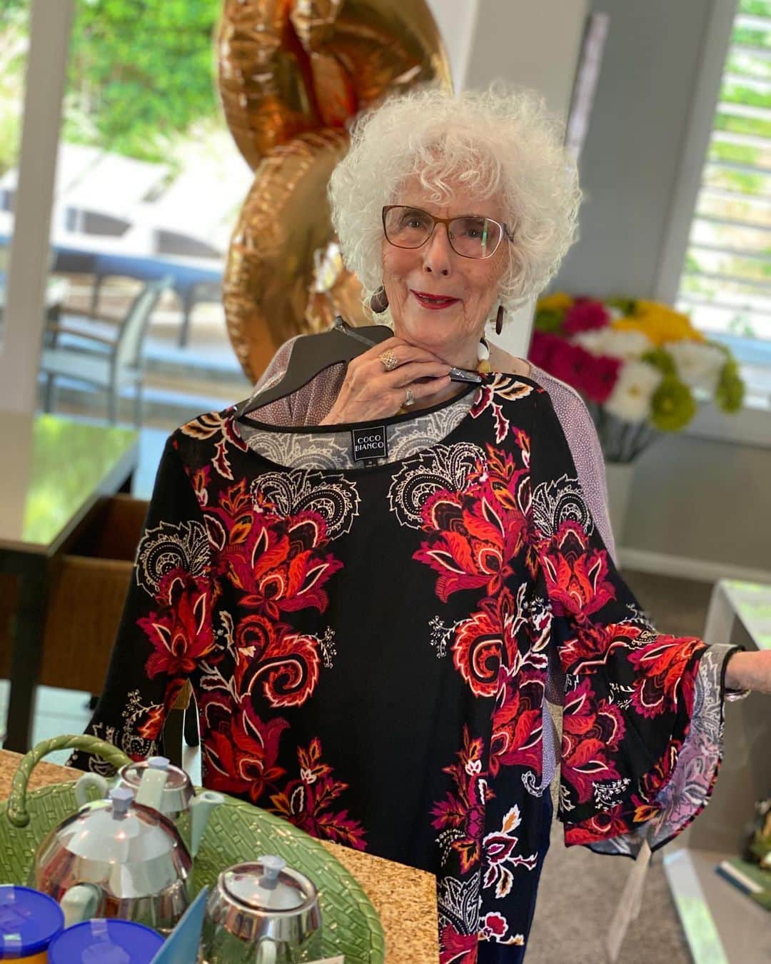 ジョン・バロウマンさんのインスタグラム写真 - (ジョン・バロウマンInstagram)「86 years young today! She likes her #harveysbristolcream at 5pm every night. She is one of the original Barrowman Producers. She is a Grandma, a Great Grandma, but she will always be our mum. We love you Mum Happy Birthday Wee John  . . #family #love #proud #pride #birthday #lgbtq #mum #grandma #greatgrandma」7月14日 7時25分 - johnscotbarrowman