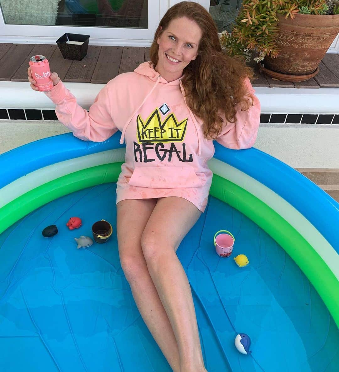 レベッカ・メイダーのインスタグラム：「Check out my new #keepitregal hoodie which also doubles as a bikini cover up! Thanks @lanaparrilla I just love it!! #keepitregalboutique #summervibes #onceuponatime #sisters #proud ❤️💚💕」