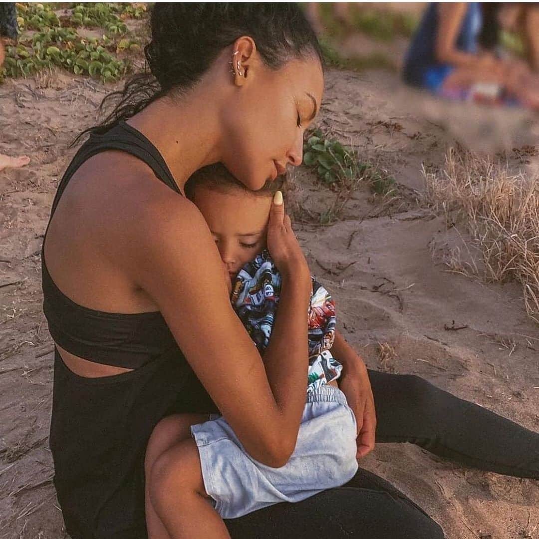 ジェニファー・ハドソンのインスタグラム：「I can’t even begin to say how heart broken I am about this ! I  was hoping and praying for otherwise . Sometimes it’s just to much ,Lord have mercy #ripnayarivera」