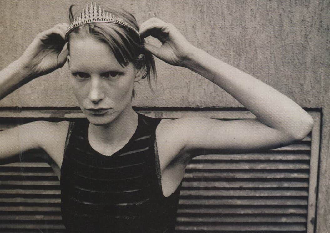 大森美希さんのインスタグラム写真 - (大森美希Instagram)「Kirsten Owen, by Mark Borthwick, i-D Magazine, December 1994  #mood #kirstenowen #markborthwick #idmagazine #fashion #90sfashion #mode #fashionphotography #monochrome #art #todaysmood #todaysphoto #今日の一枚 #マークボースウィック #ファッションフォト #ファッションアイコン #ポートレート #90年代 #ファッション #モード #モード写真 #アート #90年代ファッション #idマガジン #今日のムード #今日の一枚 #パリ #スーパーモデル #クリエーター #ファッション雑誌 #トレンド」7月14日 8時19分 - mikiomori_