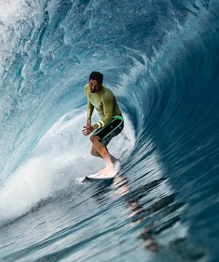 ミシェル・ボレーズのインスタグラム：「Somewhere in teahupoo 😅 📷 @benthouard」