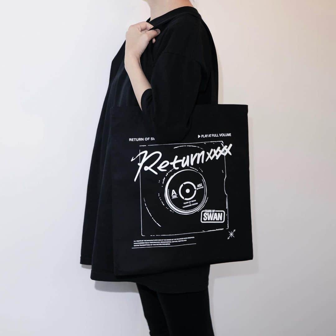 白鳥雪之丞さんのインスタグラム写真 - (白鳥雪之丞Instagram)「TEARS OF SWAN×HANDSOME DESIGN-RETURN FLAT TOTE BAGになります!! official webshopにてオーダー頂きましたお客様、本日から順次発送開始です!! 引き続き店頭、webshopでも販売中ですので宜しくお願い致します(^^)👜📀💻   http://tears-of-swan.shop-pro.jp/?pid=151886456 (7月中旬〜下旬販売開始) ※プロフィール下のURLからofficial websiteがご覧頂けます  @tears_of_swan  #tearsofswan  @handsomede  #handsomedesign #return #totebag  #トートバッグ」7月14日 8時38分 - yukinojoeshiratori