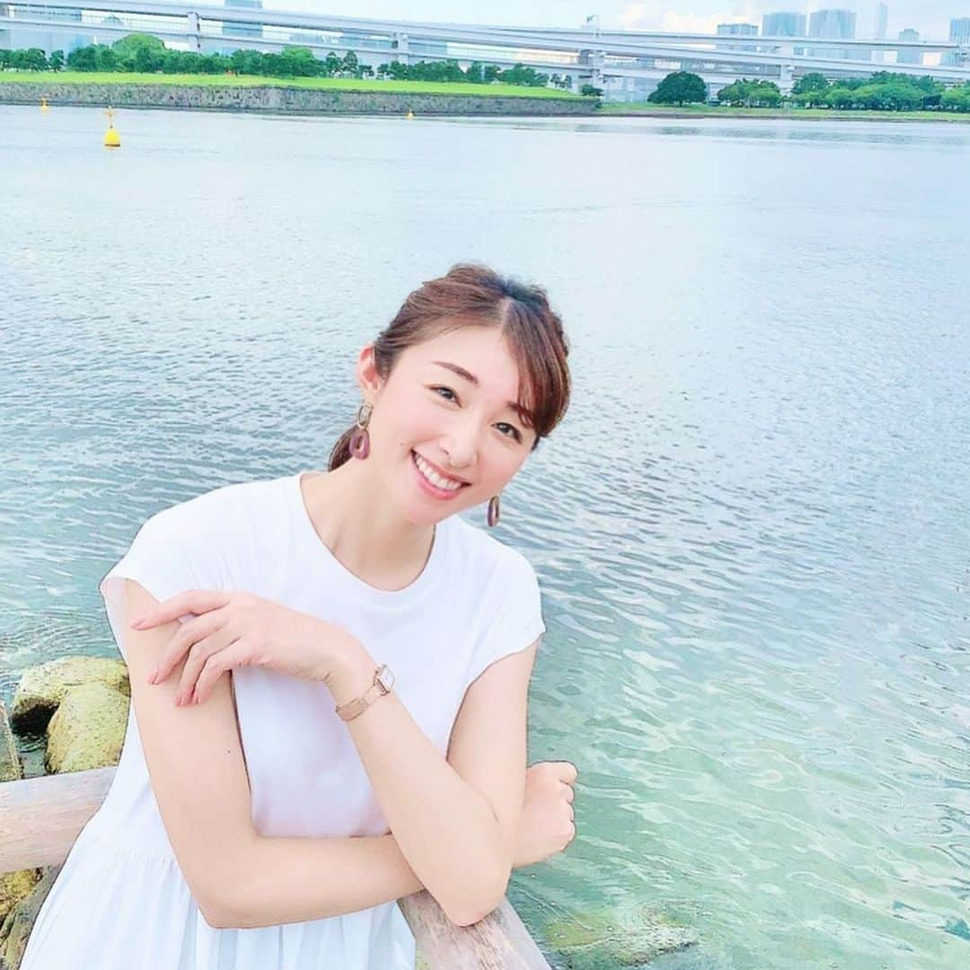 森木美和のインスタグラム：「久しぶりのお台場☺️﻿ 天気が良くて良かったー☀️﻿ ﻿ 早く梅雨明けして欲しいねー☂️💦﻿ ﻿ @4bwatches_japan さんから素敵な腕時計が届きました✨﻿ ﻿ スクエア型の腕時計、ピンクゴールドで肌馴染みが良くて、可愛いデザイン💕﻿ ﻿ クーポンコード【miwamgj】﻿ 使用で今なら10%offになりますよ♫﻿(本日より1年間) ﻿ ﻿ #4bwatches #腕時計 #時計 #BLACKBYBLUE BRAVE #お台場」