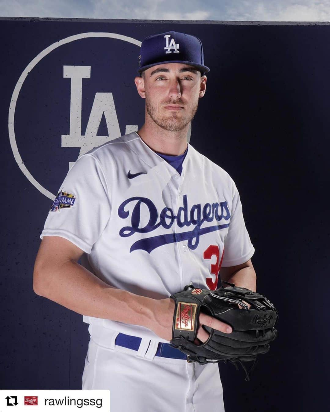 Rawlings Japanさんのインスタグラム写真 - (Rawlings JapanInstagram)「#Repost @rawlingssg with @get_repost ・・・ Happy Birthday to the 2019 NL MVP and Gold Glove Award Winner, @cody_bellinger! What’s your prediction for his 2020 season? #TeamRawlings #CodyBellinger #Dodgers #TheMarkOfExcellence @rawlings_japan_llc」7月14日 8時59分 - rawlings_japan_llc