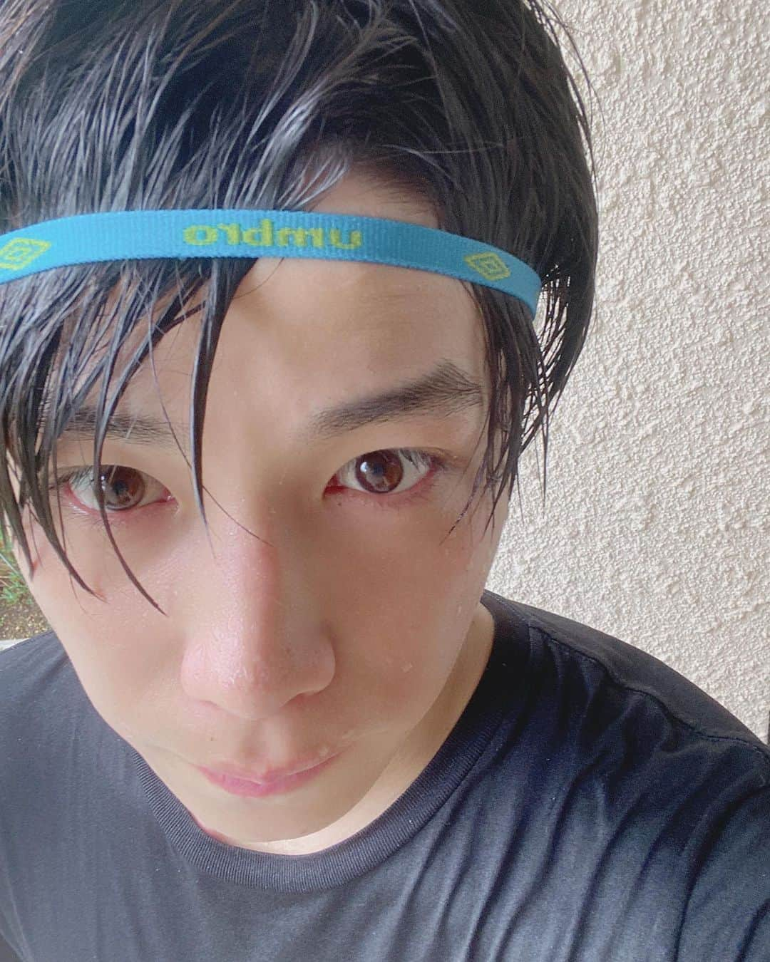 若槇太志郎のインスタグラム：「. やっぱ雨の日は風邪ひいちゃう危機感あるね  雨で流され続けてるから汗かいた実感湧かないよね？  #やりたいならやればいいしやらなきゃと思うならやめればいい☺️」