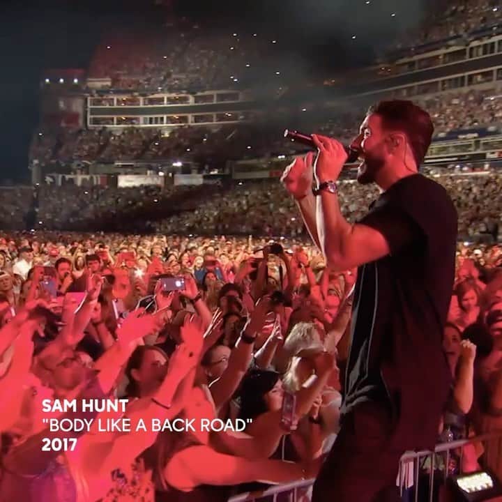 アメリカン・ブロードキャスティング・カンパニーのインスタグラム：「@samhuntmusic brings the party to #CMAfest 🤩🎉」