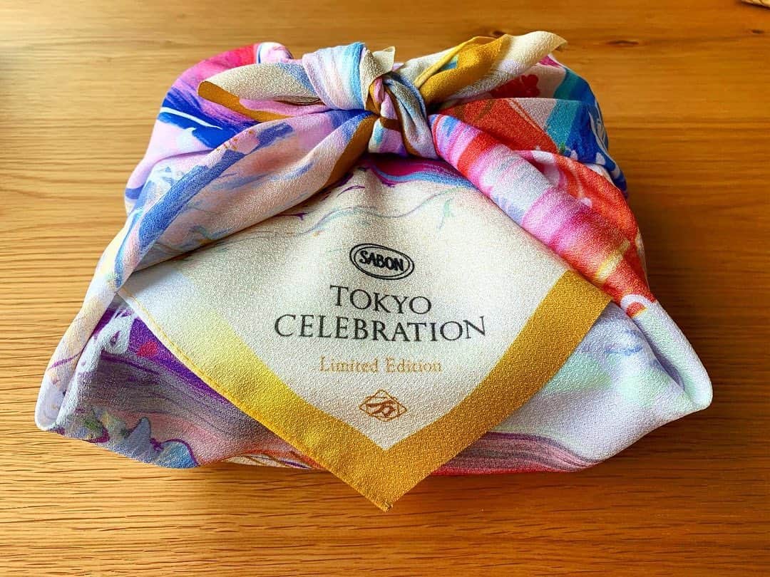 菊池沙都のインスタグラム：「☕️ 大好きなご家族が遊びに来てくれました♡ やっと会えました♡ とにかく笑った。とっても笑った。 笑いのセンス高すぎてたまに理解するのに5分かかる。 頂いたSABONのギフトセットが可愛すぎて🥺💓 #SABON @sabonisrael #女子力アップ#美男美女家族 いつもありがとうございます🙇‍♀️✨ また来てください♡ また遊びに行きます♡」