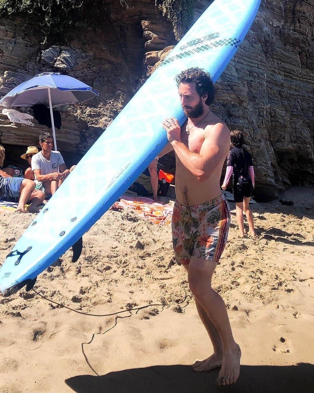 Just Jaredさんのインスタグラム写真 - (Just JaredInstagram)「Aaron Taylor-Johnson was spotted going shirtless at the beach this weekend in Malibu! #AaronTaylorJohnson Photos: Backgrid」7月14日 9時31分 - justjared