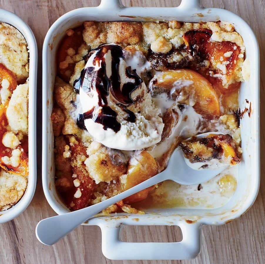 Food & Wineさんのインスタグラム写真 - (Food & WineInstagram)「We love a good cobbler! Tap through our story right now for some of our favorite recipes—like @chefaz's roasted peach cobbler with vanilla ice cream and sweet balsamic vinegar syrup! Links in our bio too. 📷: @thirdness」7月14日 9時37分 - foodandwine