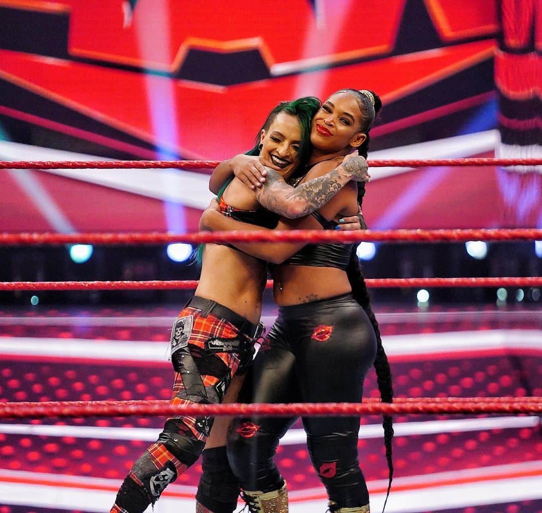 WWEさんのインスタグラム写真 - (WWEInstagram)「@biancabelairwwe and @rubyriottwwe make a great team!  #WWERaw」7月14日 9時45分 - wwe