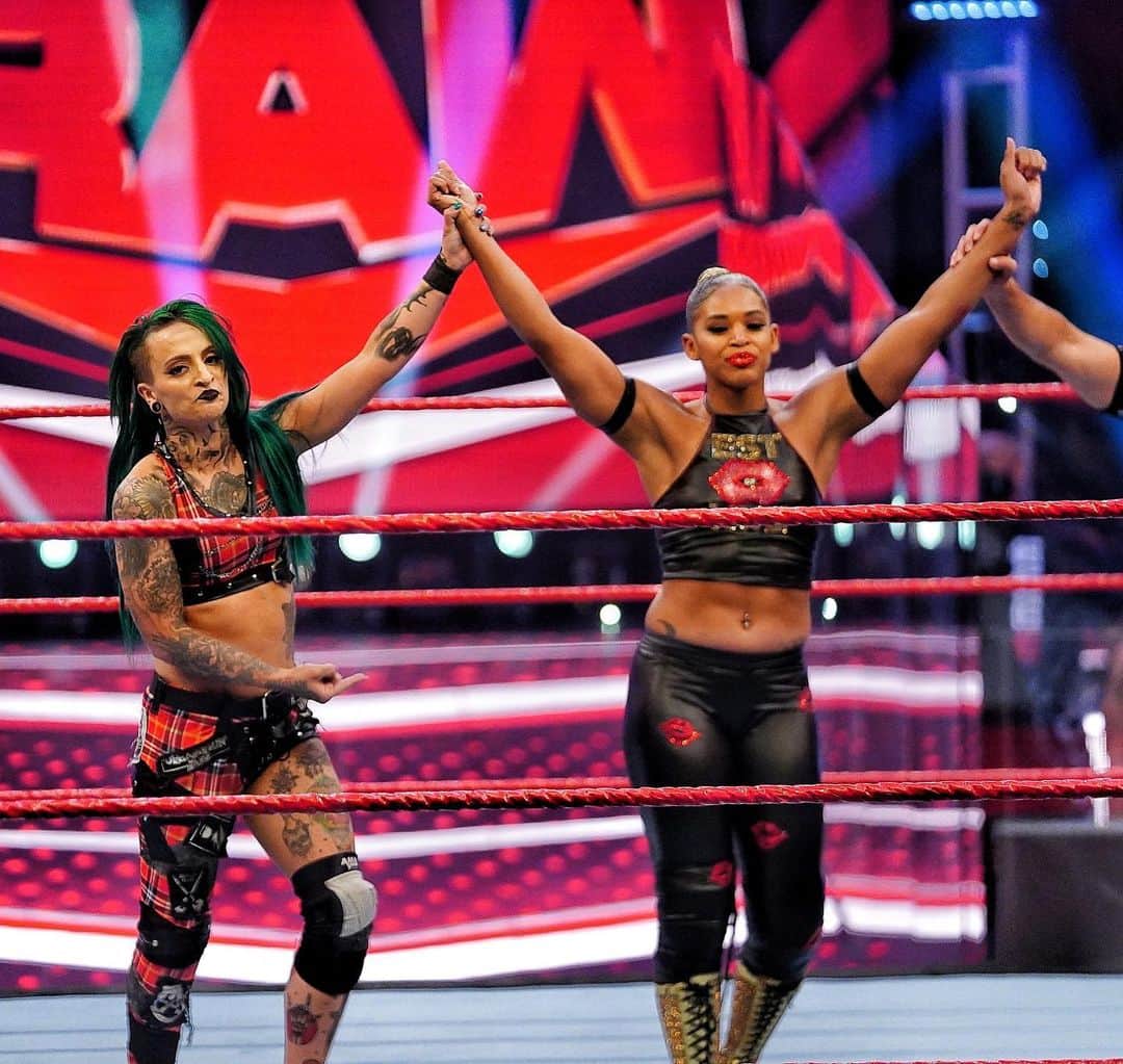 WWEさんのインスタグラム写真 - (WWEInstagram)「@biancabelairwwe and @rubyriottwwe make a great team!  #WWERaw」7月14日 9時45分 - wwe
