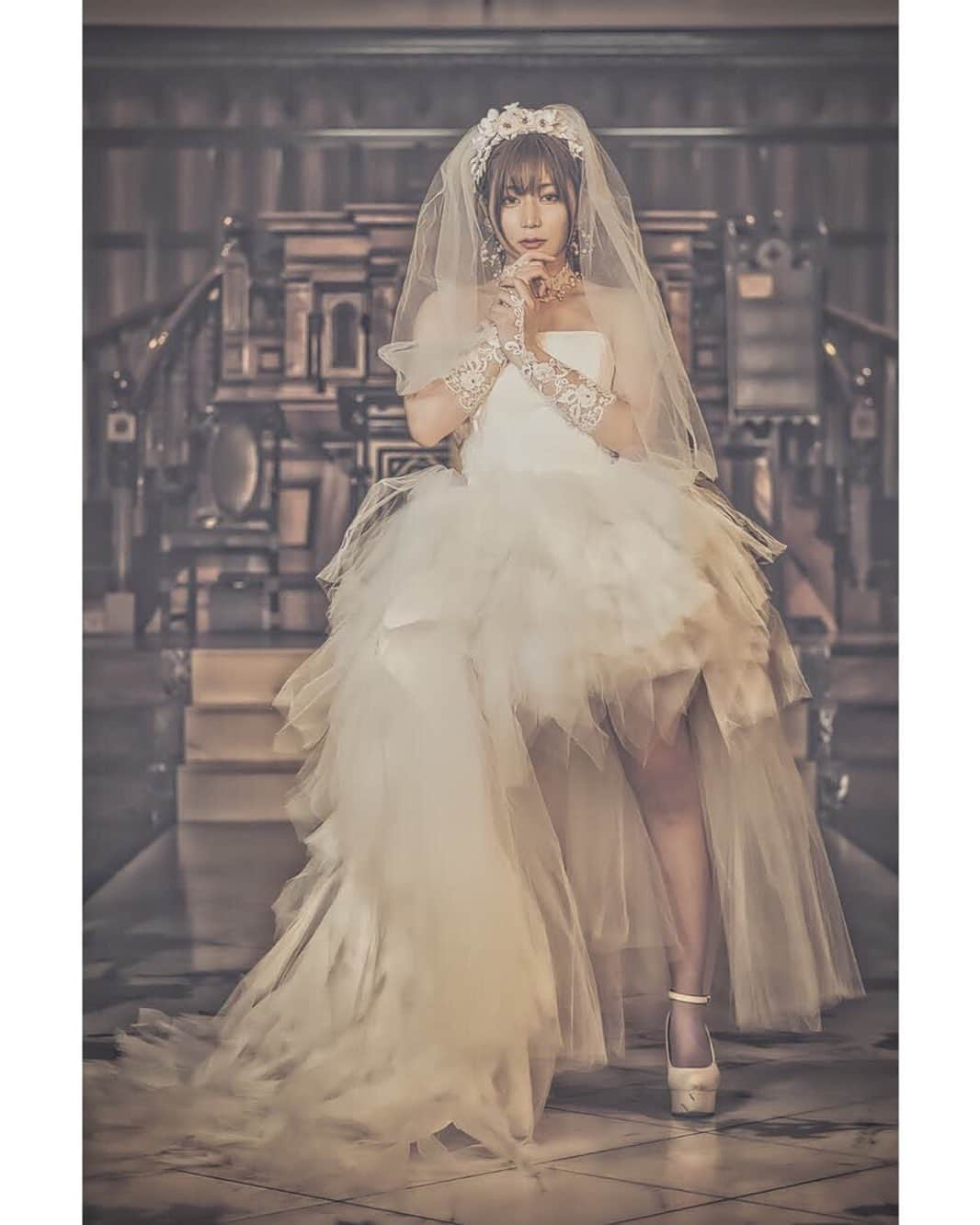 玉樹るいのインスタグラム：「#dress #bride #bridedress #chapel #white #photowork #makeup #photomodel #白 #絵画調 #신부 #웨딩드레스　#instagram  photo @_sh_0823」