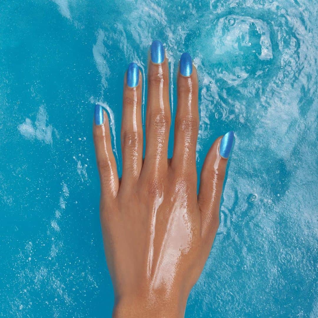 OPIさんのインスタグラム写真 - (OPIInstagram)「Want to feel the calming powers of #blue? Paint your nails with a shimmering ocean blue like #DoYouSeaWhatISea? 🌊  #OPIFiji #OPIObsessed #ColorIsTheAnswer #NOTD #NailSwag #NailsOfInstagram #NailsOnFleek #NailPolish #Nails #OPI #Shimmer #BlueNails」7月14日 9時51分 - opi