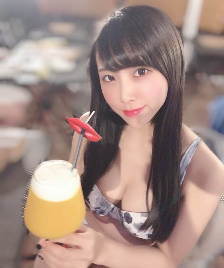 のインスタグラム：「おはくま🐻 . . #おはよう #gm #goodmorning #おはくま #日々の出会いに感謝 #バクステ外神田一丁目 #熊本美和 #miwakumamoto  #アイドル #idol #일본 #아이돌 #アイドルボウラー #Pリーガー #プロボウラーになりたい #japanesegirl #followme #水着 #思い出 #ナイトプール #👙 #花柄 #summer #💋 #sexy #pool #すきぴ」