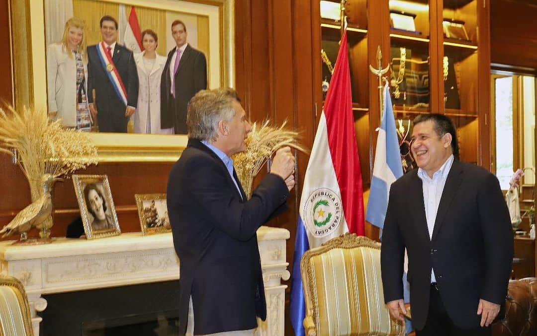 オラシオ・カルテスさんのインスタグラム写真 - (オラシオ・カルテスInstagram)「Recibí hoy a @mauriciomacri expresidente de la República Argentina y actual presidente de la Fundación FIFA tuvimos una amena charla, sobre temas relacionados a la actualidad regional.」7月14日 10時02分 - horaciocartespy