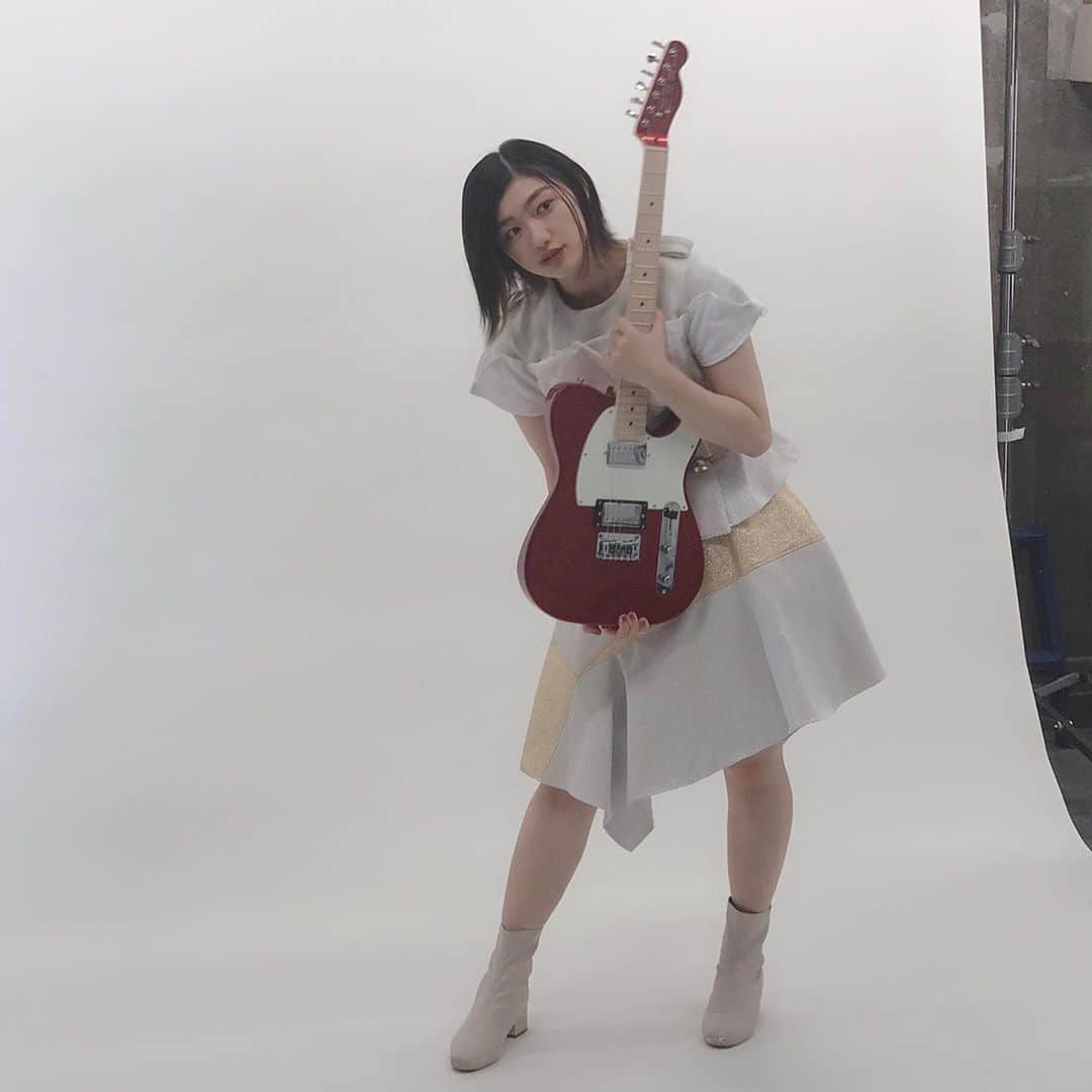 小林歌穂さんのインスタグラム写真 - (小林歌穂Instagram)「ギター弾けます感出してます﻿ ﻿ ﻿ Fender News『Start with Squier』﻿ ぜひチェックしてね！﻿ ﻿ #Fender#かほりこ#あはは」7月14日 10時04分 - kobayashi_kaho_official