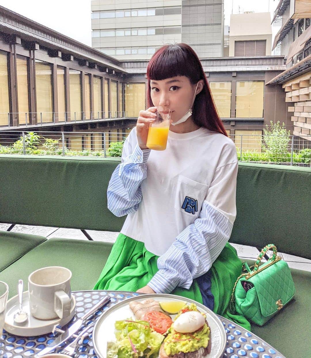 マドモアゼル・ユリアさんのインスタグラム写真 - (マドモアゼル・ユリアInstagram)「ACEで朝ご飯🍽🍹 お部屋もとっても可愛かったー💙💚💚💙💚💙💚 Breakfast at @acehotelkyoto 🍽❤️」7月14日 10時16分 - mademoiselle_yulia