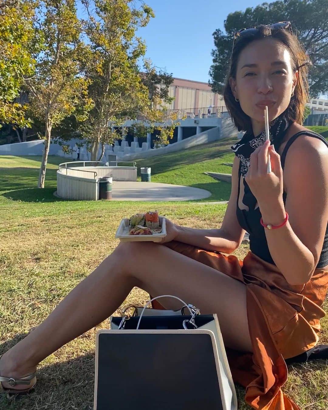 Livさんのインスタグラム写真 - (LivInstagram)「Saying ‘yes’ to sushi in the park at sunset. RN as we are re-shut down I feel like there is no way I can keep up emotionally - and that’s completely ok to say. I don’t live at the sway of the situation, but with what is in my heart and spirit.」7月14日 10時24分 - livlogolding