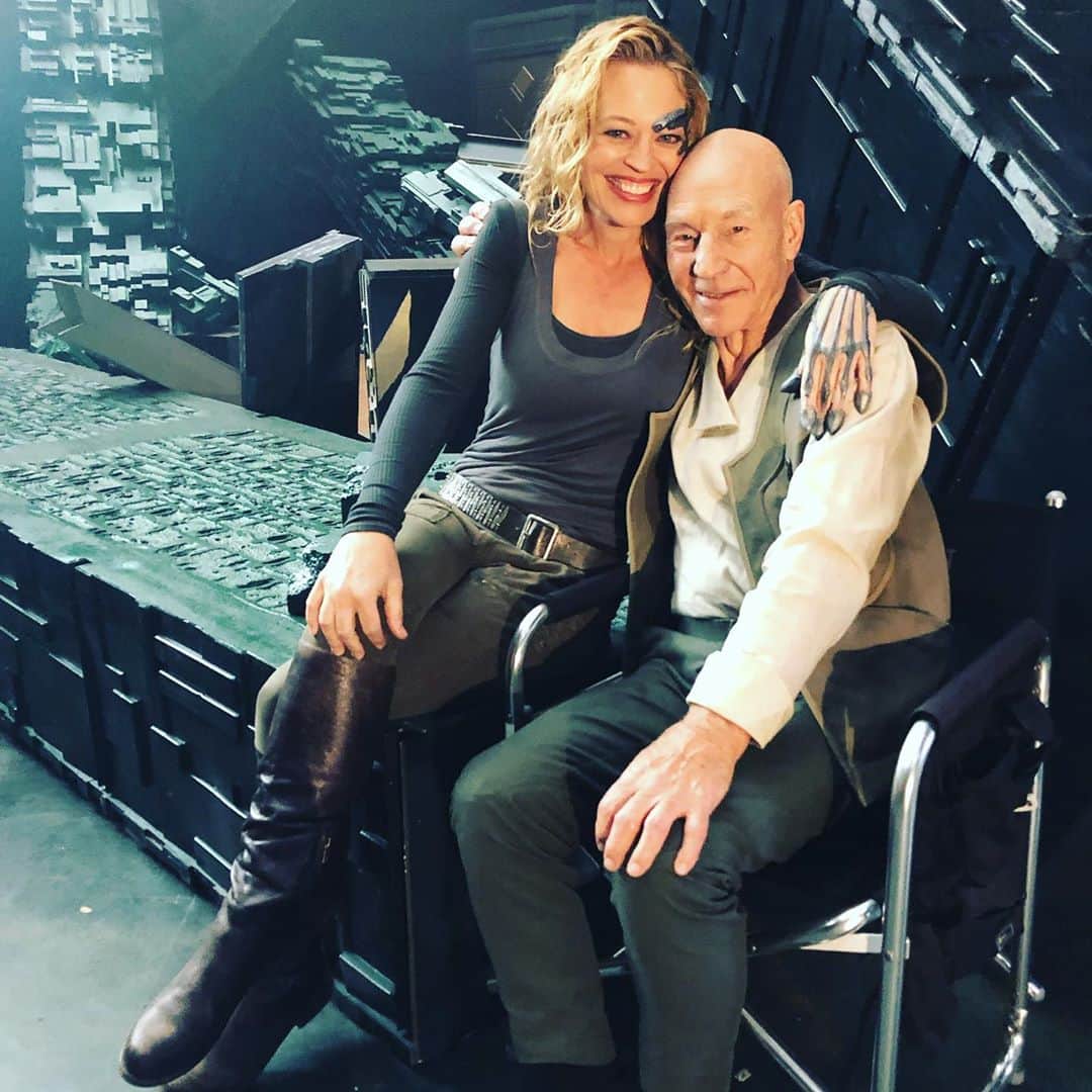 ジェリー・ライアンのインスタグラム：「Happy 80th to this legend. @sirpatstew」